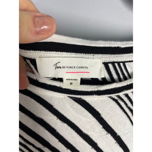Two by Vince Camuto, Size Medium, Black & White Tunic Top, Asymmetrical Hem, EUC - Picture 5 of 7